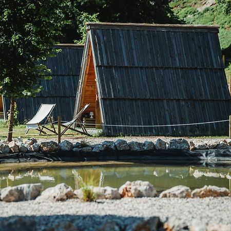Hotel Glamping Alp Hut In Camping Garden Park à Radovljica Extérieur photo
