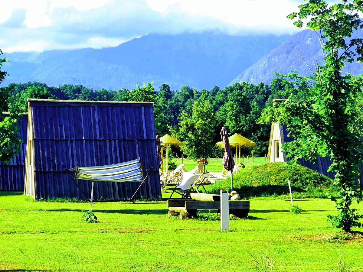 Hotel Glamping Alp Hut In Camping Garden Park à Radovljica Extérieur photo
