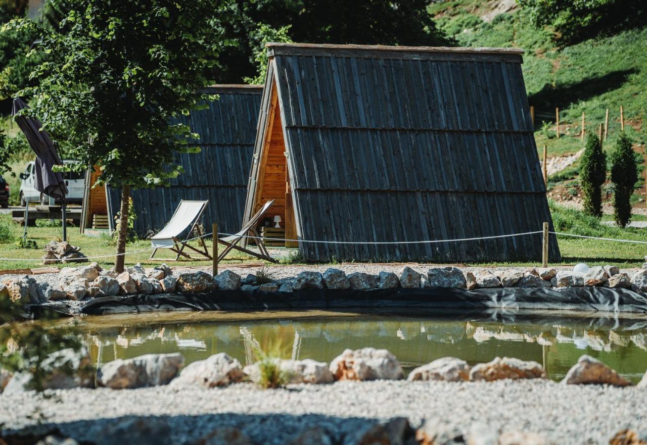 Hotel Glamping Alp Hut In Camping Garden Park à Radovljica Extérieur photo