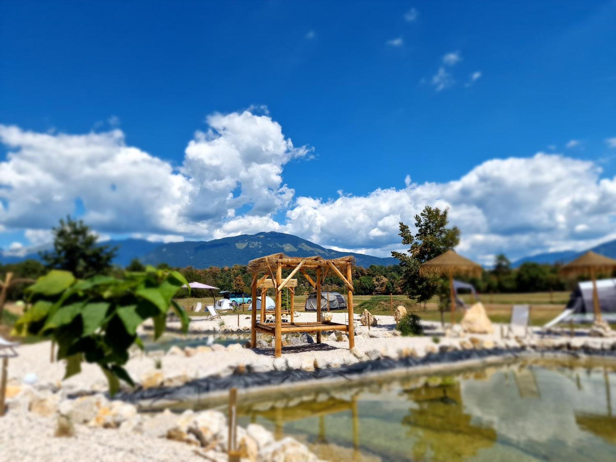 Hotel Glamping Alp Hut In Camping Garden Park à Radovljica Extérieur photo